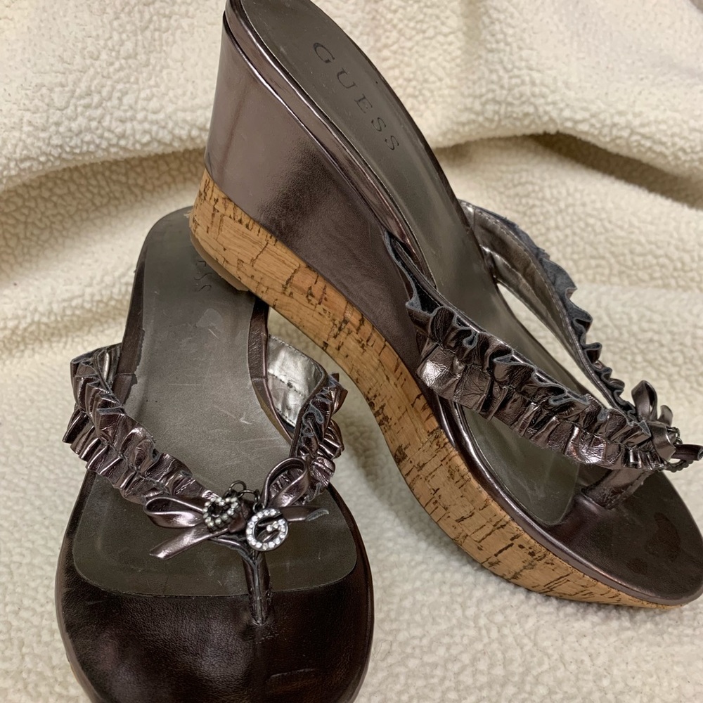 Guess metallic and cork wedge flip flop, Sz. 7.5